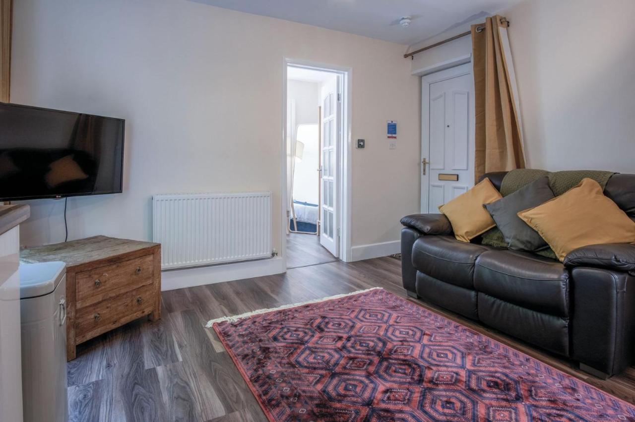 Croft Court - 1 Bedroom Apartment - Tenby Exterior photo